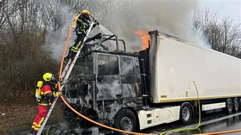 Autobahn A3 Lkw fängt Feuer Vollsperrung