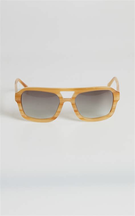 Banbe Eyewear The Moss In Sand Tort Oat Fade Showpo Uk