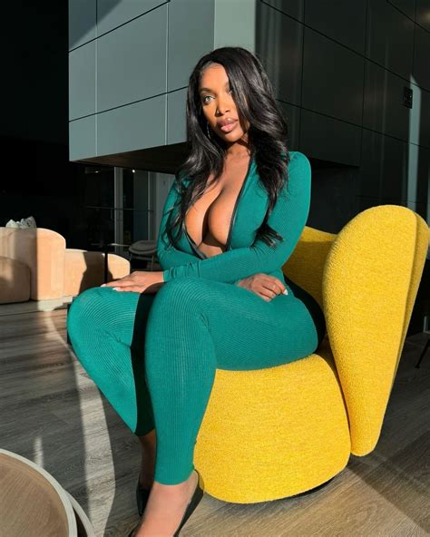 Crisana〽️ariyah | Dadddys Girl 🖤 @fashionnovacurve 🔎Agnes Lace Maxi