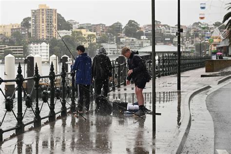 Heavy Rains In Australias East Spark Flash Flooding Rescues Y94