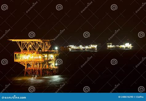 Oil Rig in the South China Sea Stock Photo - Image of ship, ocean ...