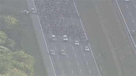 VÍDEOS Protesto de indígenas bloqueia Rodovia dos Bandeirantes em SP