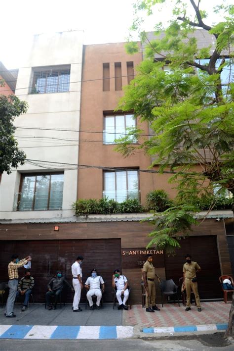 Police Personnel Deployed Outside Tmc Mp Abhishek Banerjees House