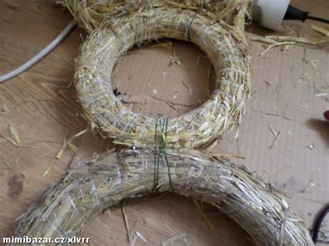 Пасхальное украшение на стену. Кролик из соломы