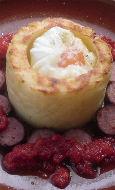 La Cocina Plural Nido De Patatas Con Huevo Escalfado Chorizo Criollo