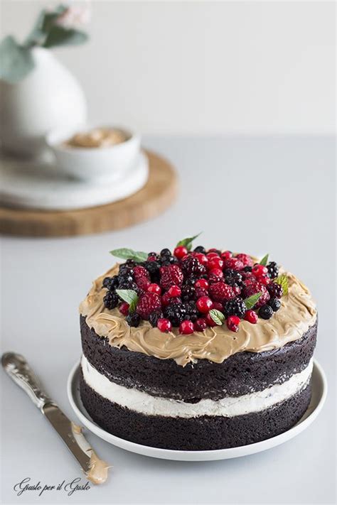 Naked Cake Al Cioccolato Con Frutti Di Bosco E Spalmabile Gold Dolci