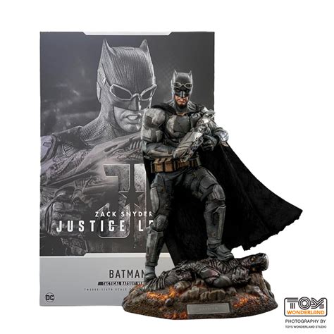 Hot Toys Zack Snyders Justice League 16 Scale Batman Tactical