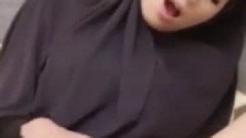 Hijabkl Dd Arabiska Onanerar Till Orgasm Porn