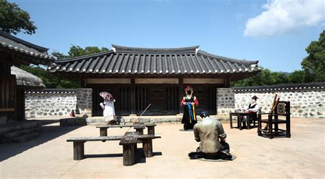 어서 와~ ‘서산 해미읍성 축제는 처음이지