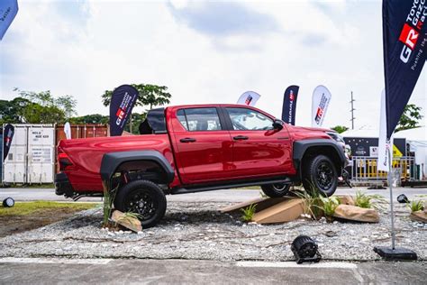 Toyota Motor Philippines Debuts New Hilux Gr S Yugaauto