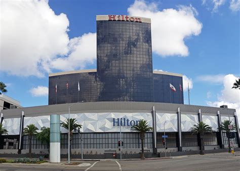 hilton los angeles airport lax  parking shuttle