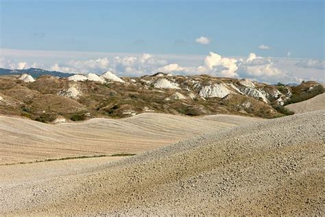 A Desert In Italy Language In Italy Holiday City Tuscan Landscaping