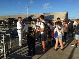 Popula O Visita Navio Da Marinha E Aproveita Fim De Semana No Porto De