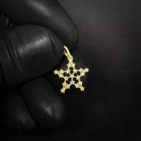 Pingente Em Ouro 18k Estrela Vazada Diamantes Masate Exclusive