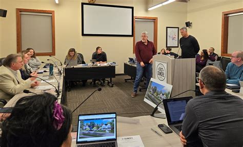 After fighting with neighbors over East Dundee apartments, developer