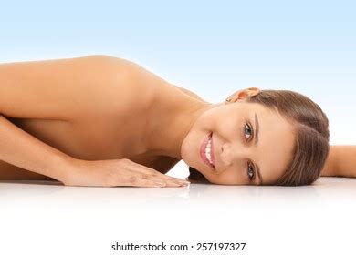 Picture Pretty Sensual Nude Woman Lying Stock Photo 257197327