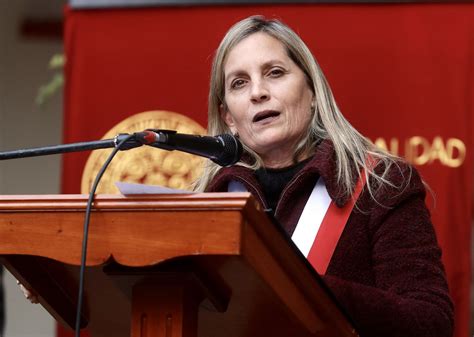 Presidenta Del Congreso Firma En La Ciudad Del Cusco La Aut Grafa De