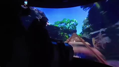 D Immersive Experience Rail Cinema Indoor Entertainment Equipment D D D Naked Eye Arc Sreen