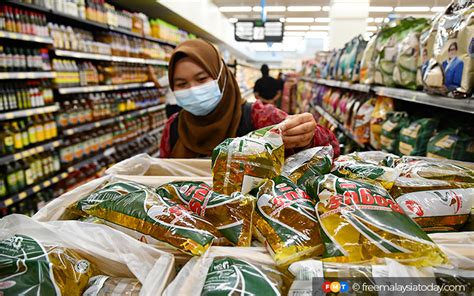 Seleweng Minyak Masak Peket Ke Negara Jiran Lesen 15 Syarikat Ditarik