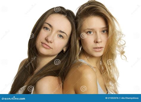 Belles Jeunes Femmes De Remorquage Photo Stock Image Du Joie Mode