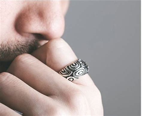 Anillos para hombre de diseño que triunfan en Amazon Periodista Digital