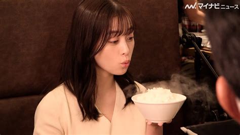 橋本環奈、熱々のデカ盛りご飯をフーフー！豪快な食べっぷりとキュートな表情のギャップがたまらない 牛角 新cm『牛角激ウマ』編＆メイキング公開