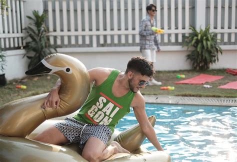 hot boy Người ấy là ai nắm tay kê đầu cực tình cảm trong tập đặc biệt