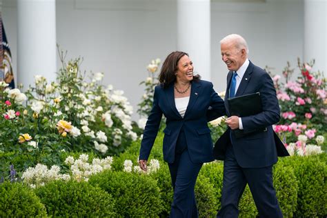 Joe Biden s a retras din cursa prezidențială și o susține pe Kamala