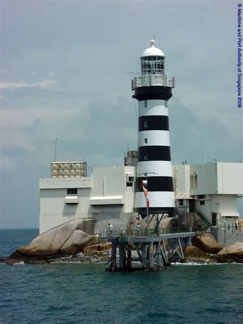 Horsburgh Lighthouse - Pedra Branca | Phare, Phares de france, Le moulin