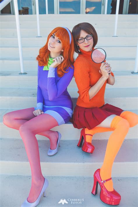 Daphne And Velma Cosplay From Scooby Doo Media Chomp