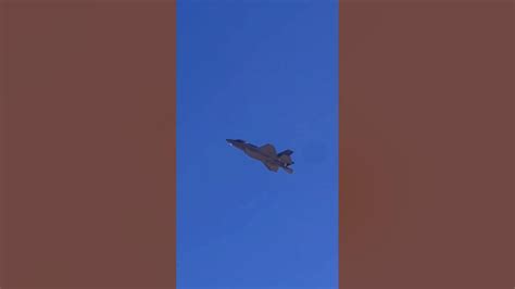 Usaf F 22 Raptor And F 35 Lightning Ii Amaze Crowd With Max Speed Passes And Insane