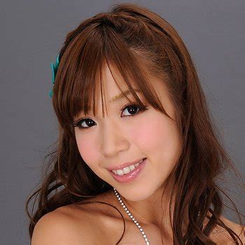 Yuko Momokawa Babe Page Watch This Centerfold On FreeOnes