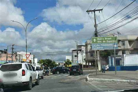 Atentado na Avenida Crescêncio Silveira mulher tenta matar namorado