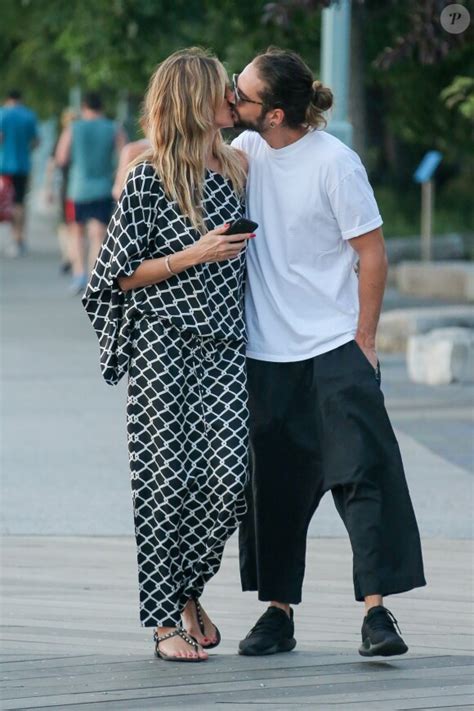 Photo Heidi Klum Et Son Compagnon Tom Kaulitz S Embrassent Dans Les