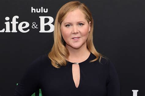 Amy Schumer Reveals She Has The Hair Pulling Disorder Trichotillomania