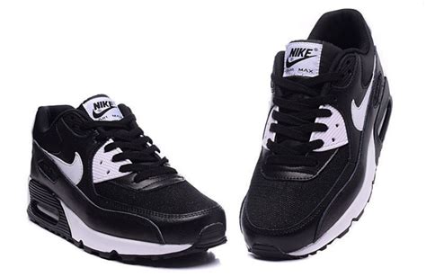 Купить Nike Air Max 90 Essential Black White 616730 023 по дисконт цене в Москве