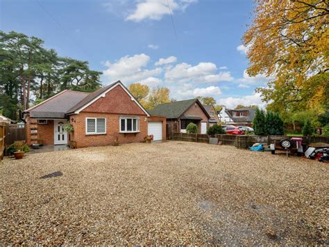 3 Bed Bungalow For Sale In Finchampstead Road Finchampstead Wokingham