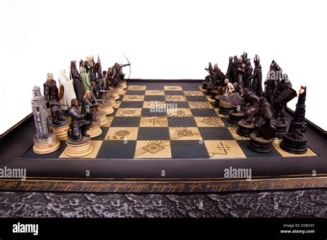 Lord rings chess set hi-res stock photography and images - Alamy