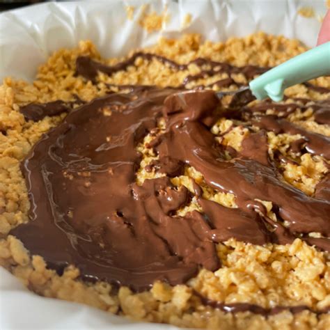Homemade Healthy Rice Crispy Treats - The Valley Farmhouse
