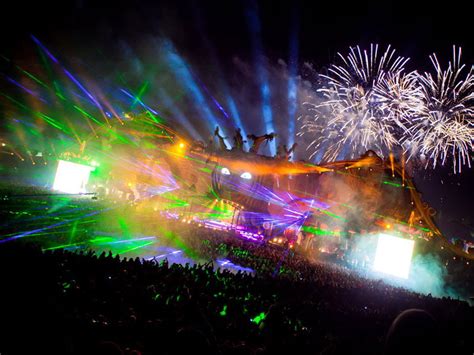 The Amazing Stage Designs of the Tomorrowland Music Festival ...