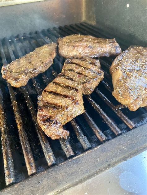 Marinaded New York Strip Steaks - Blythes Blog | Receita