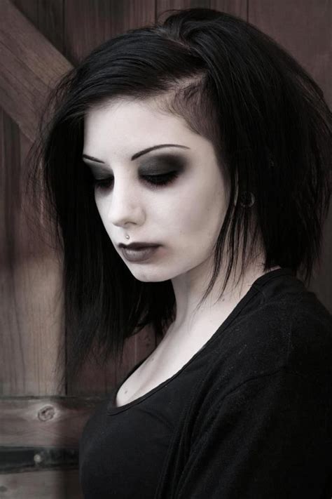 Gothic And Femininity Gothic Hairstyles Goth Hair Goth