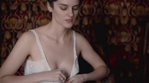 Noémie Merlant en tant que Marie de Heredia dans Curiosa Jeunet 2019