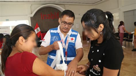 Voluntariado De La Cruz Roja Peruana Capacita En Primeros Auxilios A