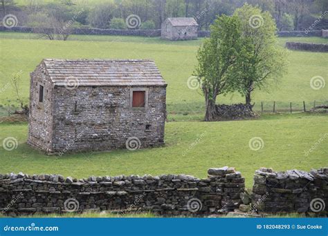 Two Barns Yorkshire Dales England Stock Image Image Of Laithe