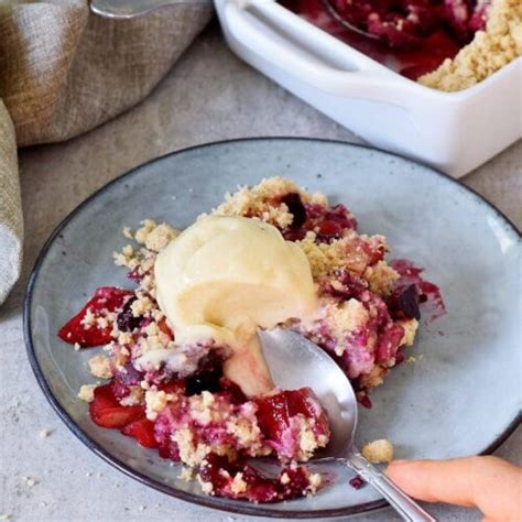 Plum And Apple Crumble Crisp Elavegan