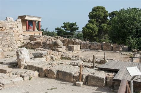 Knossos Minoan Palace, Crete, Greece Stock Photo - Image of minotaur ...