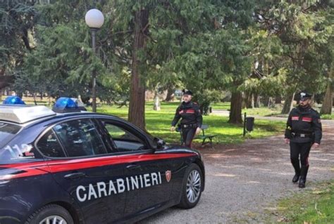 Spara Con La Pistola A Salve In Un Parco 16enne Denunciato Tiscali