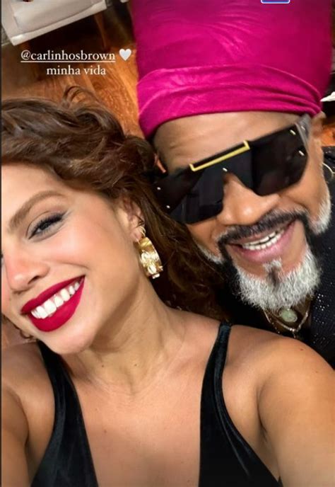 Carlinhos Brown E A Filha Clara Buarque Cantam Juntos Em Show