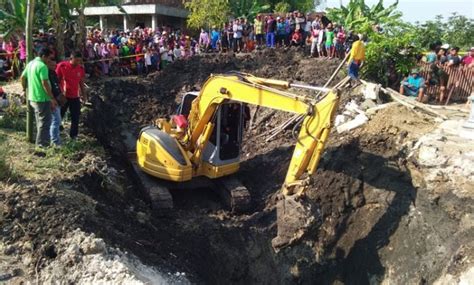 Jasad Tukang Sumur Yang Tertimbun Longsor Di Bojonegoro Belum Ditemukan